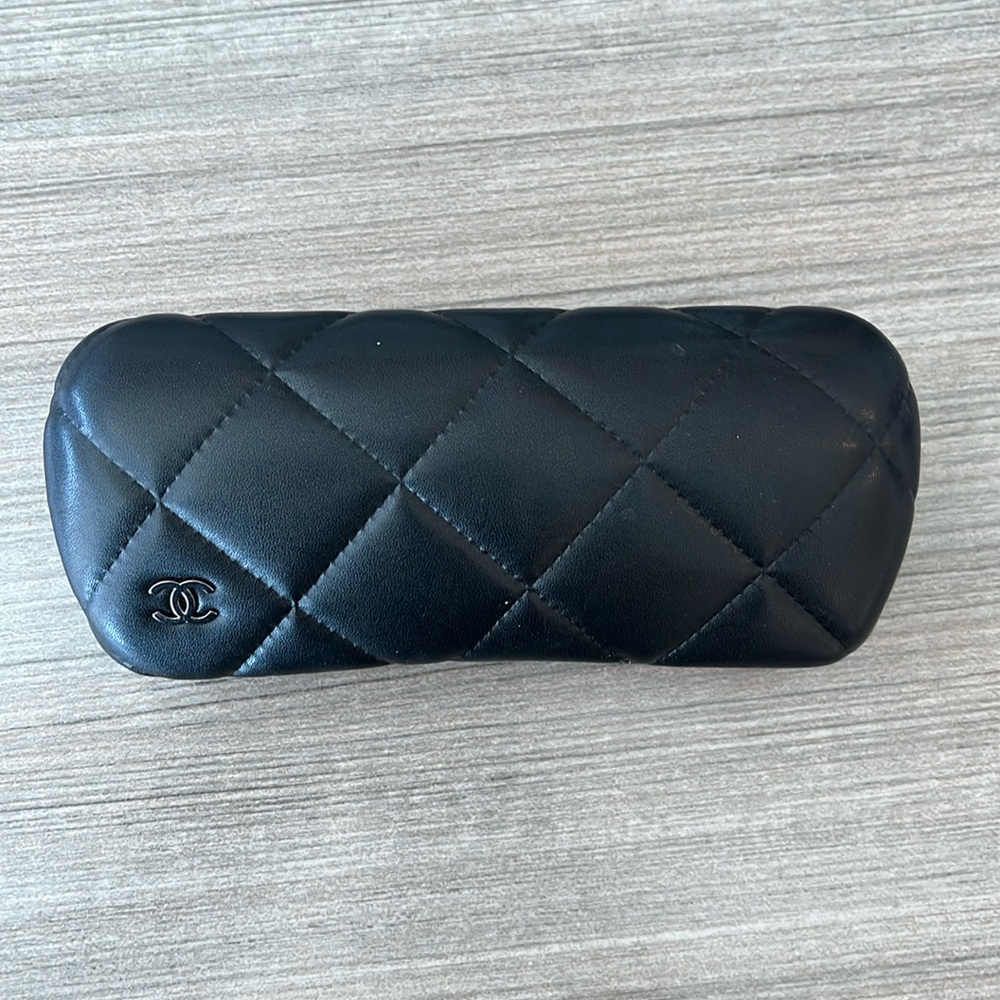 authentic CHANEL made in Italy quilted leatherette sunglasses glasses case